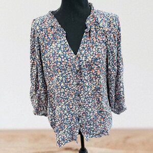 Navy Floral Blouse – Effortless & Romantic 🌼